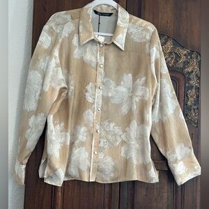 Women Zara Silky blouse
X, brand new
New
With tag